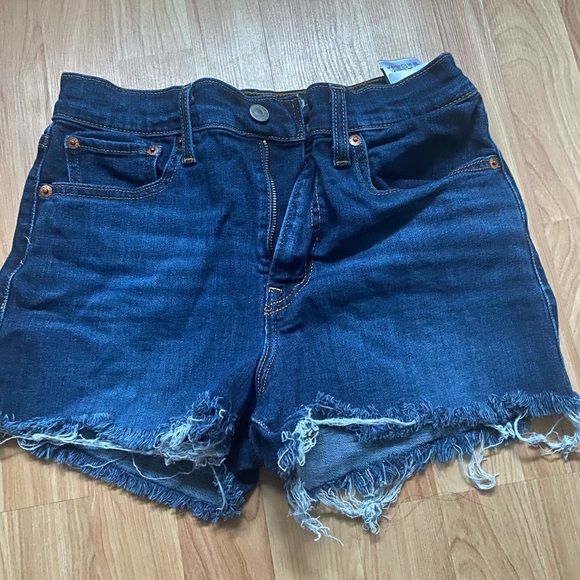 Levi’s Short - Picture 2 of 3